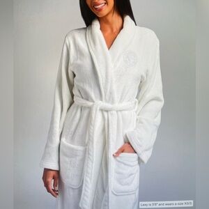 NWT, " Dreamday " Plush Robe, By Comfrt, Color: Snow (White), SO SOFT!